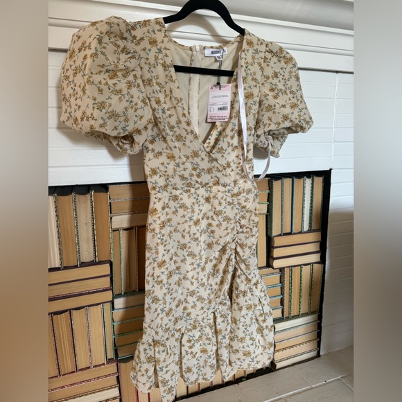 Missguided Puff Sleeve Mini Dress NWT - Picture 2 of 12